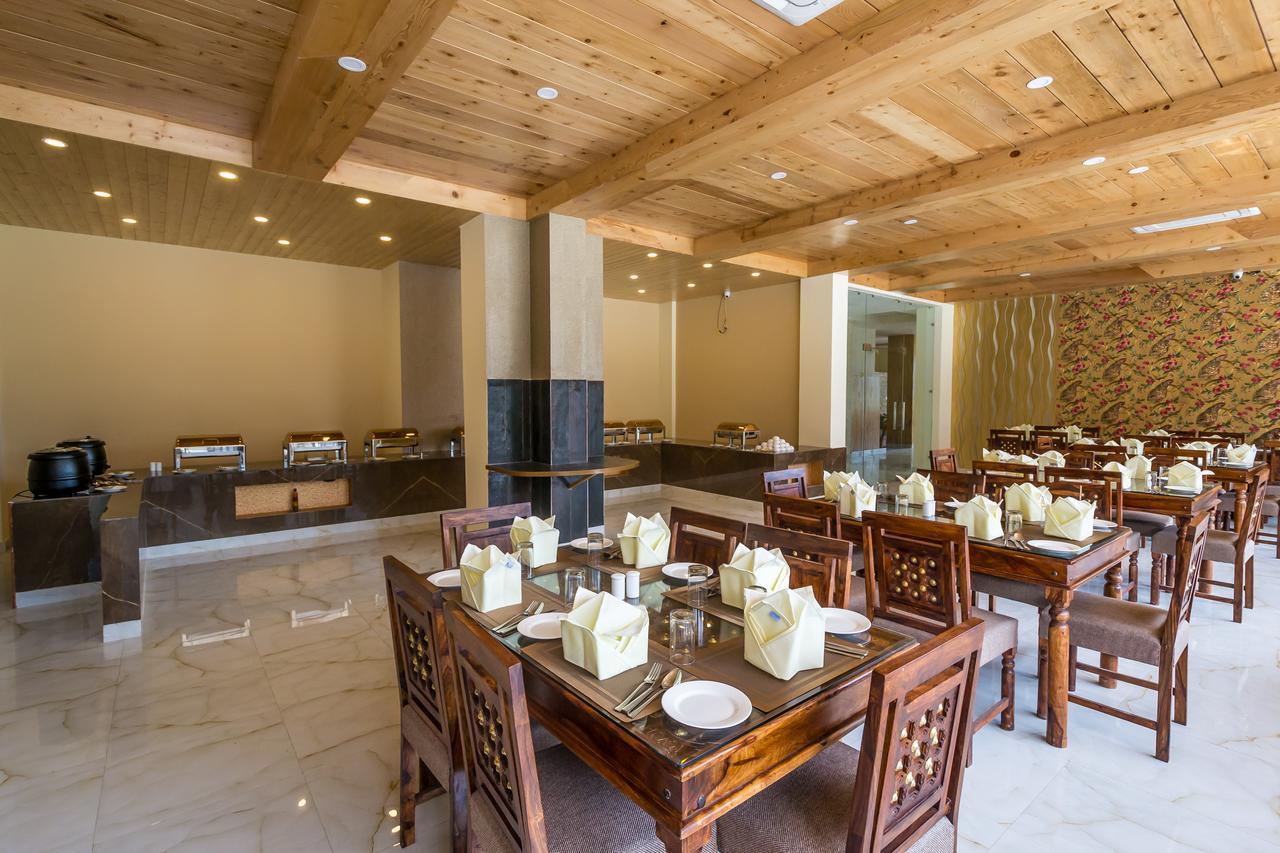 Snow Flakes Resort And Spa Centrally Heated Luxury Resort Manali  Bagian luar foto